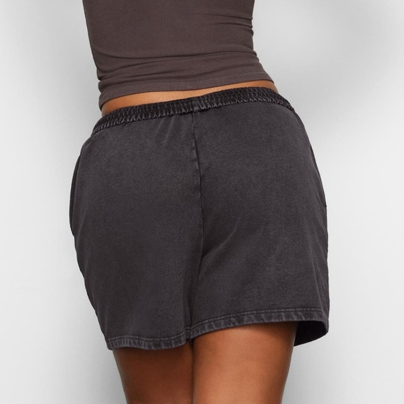 🏷️SKIMS Boyfriend Fleece Lounge Shorts Ash Black 4X - Picture 2 of 12